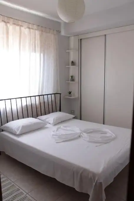 Cosy Rooftop Central Apartment at Pazari i Ri