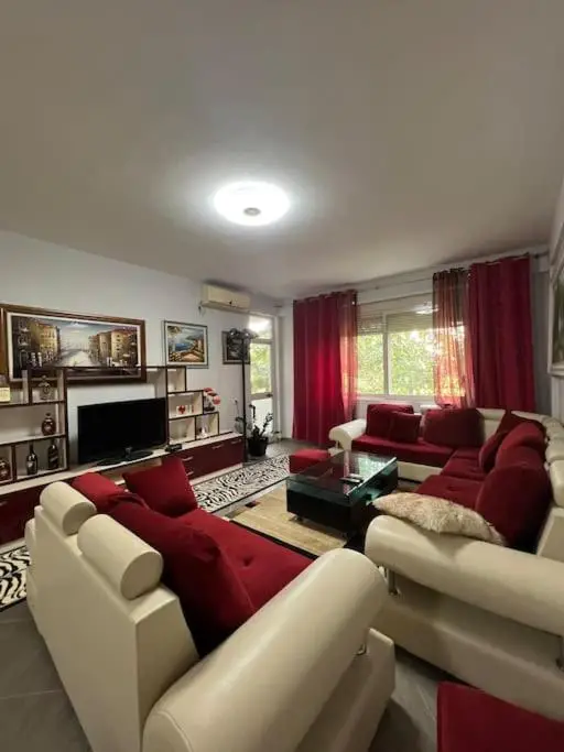 Cozy Lakefront Apartment