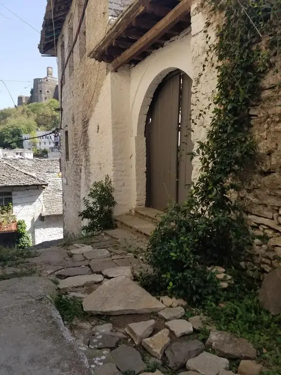 Loris Traditional House