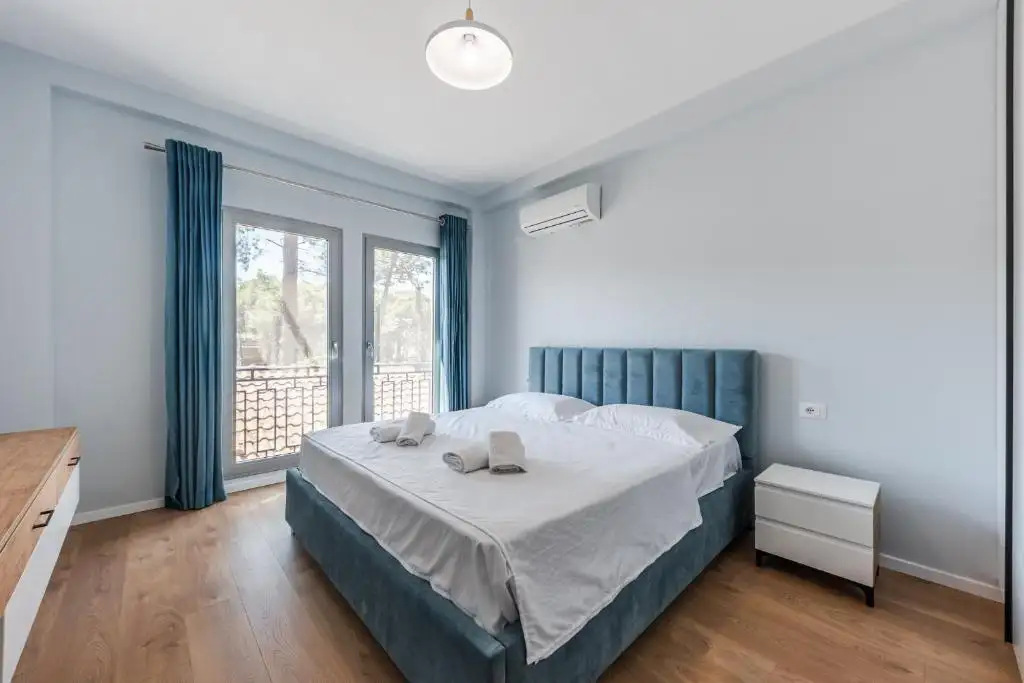 Beni's Villa Apartments by PS