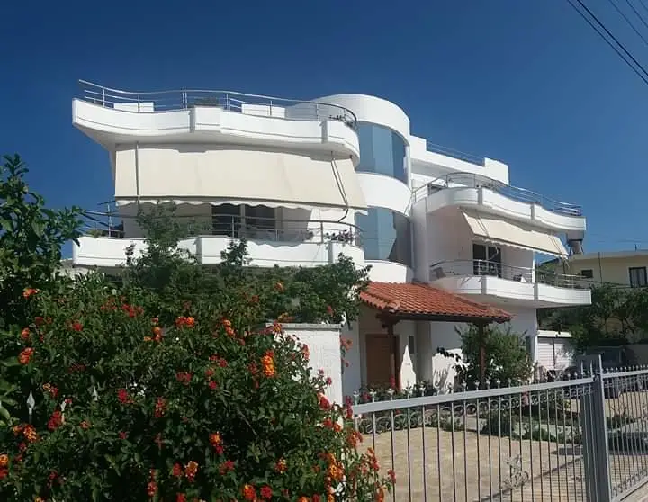 Vila Dejvi and Delisia