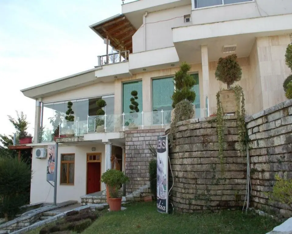 Freskia e Viroit Complex