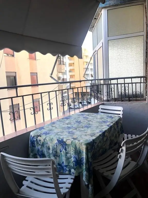 Kevins Apartment 100m from the Beach