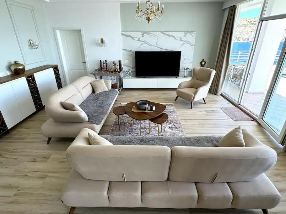 Seafront Oasis Luxury Apartment, with Sae View