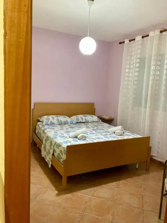 Comfy One-bedroom Flat in Golem, 1BR, 2 Sofas