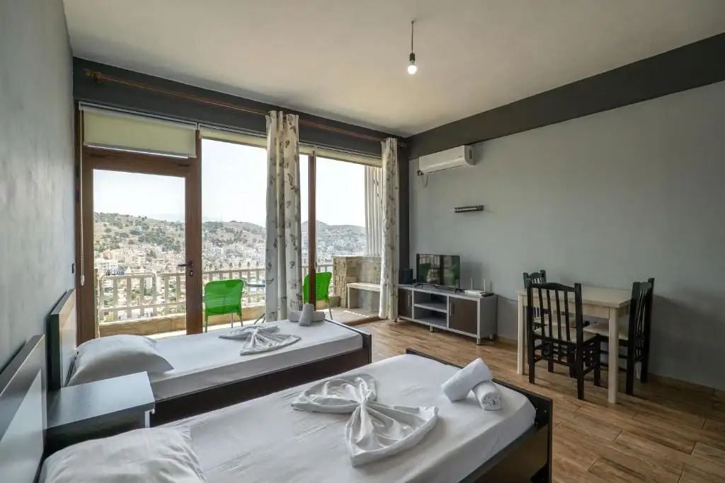 Denis Apartments
