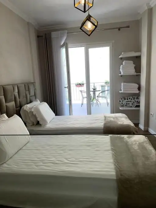 Florents 1-Bd Villa, free parking and garden