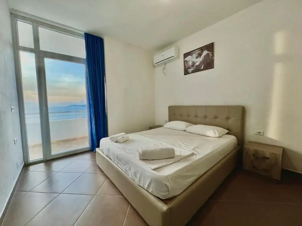 Redi's Seaview Apartments