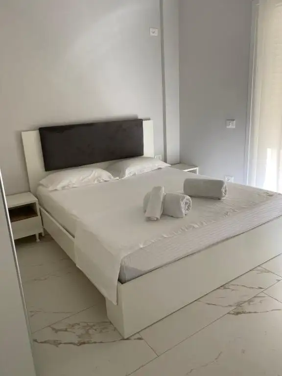 Edan Apartments