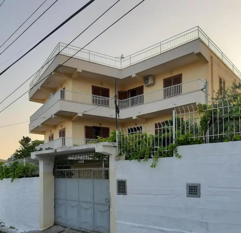 Metjus House
