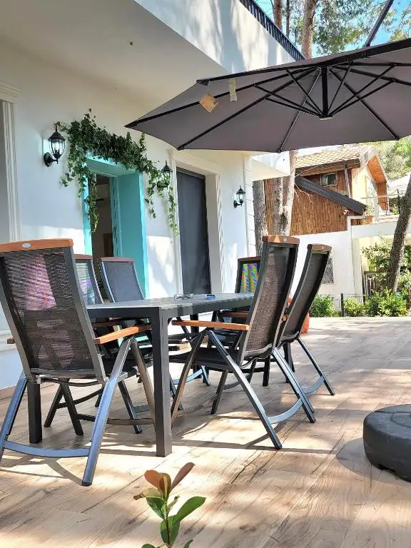 Cozy PineTrees Beach House