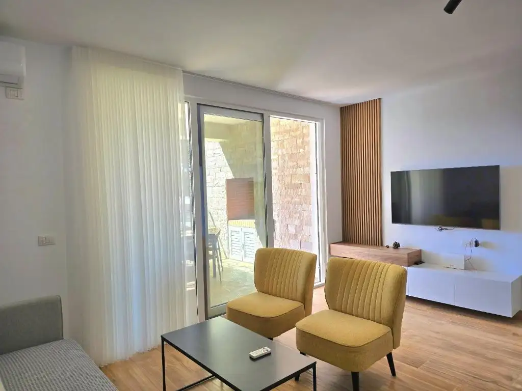 Cozy Beach Apartment - 296