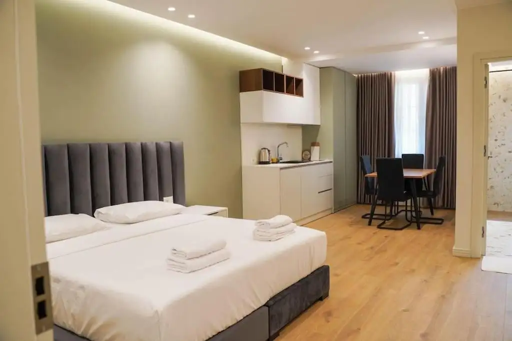 2 Steps from city center apt 3 1