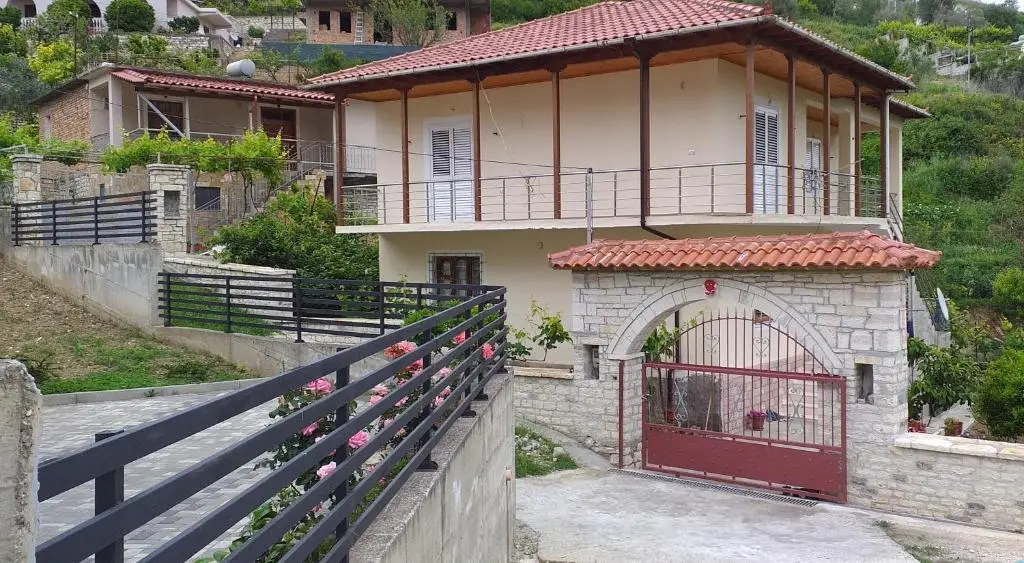 Guest House Emiljos Flamur