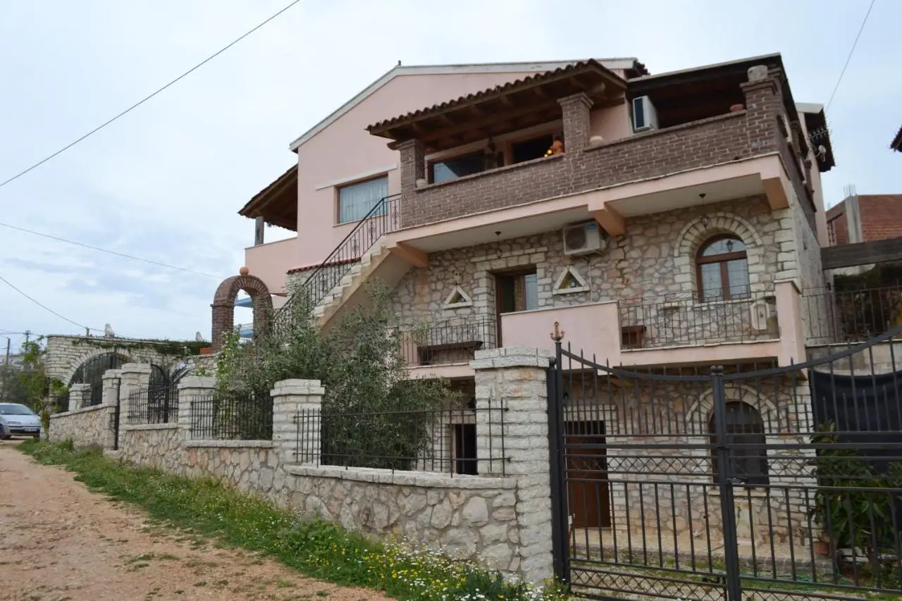Villa Qarri