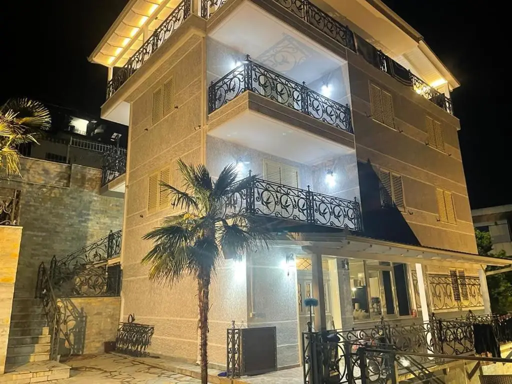 Villa Alvi Vlore