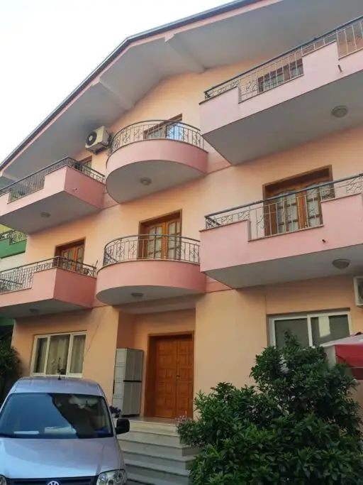  3-bedroom apartment in private house(free parking)