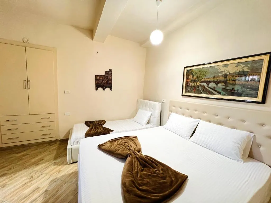 Villa EnSalv & Room & Apartment & Penthouse-Berat