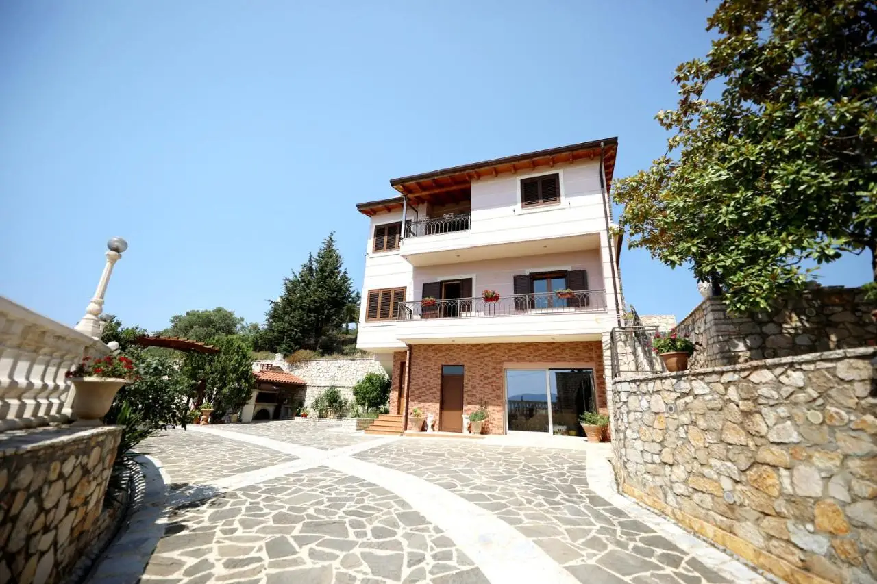 VILA LUTION Apartament Villa