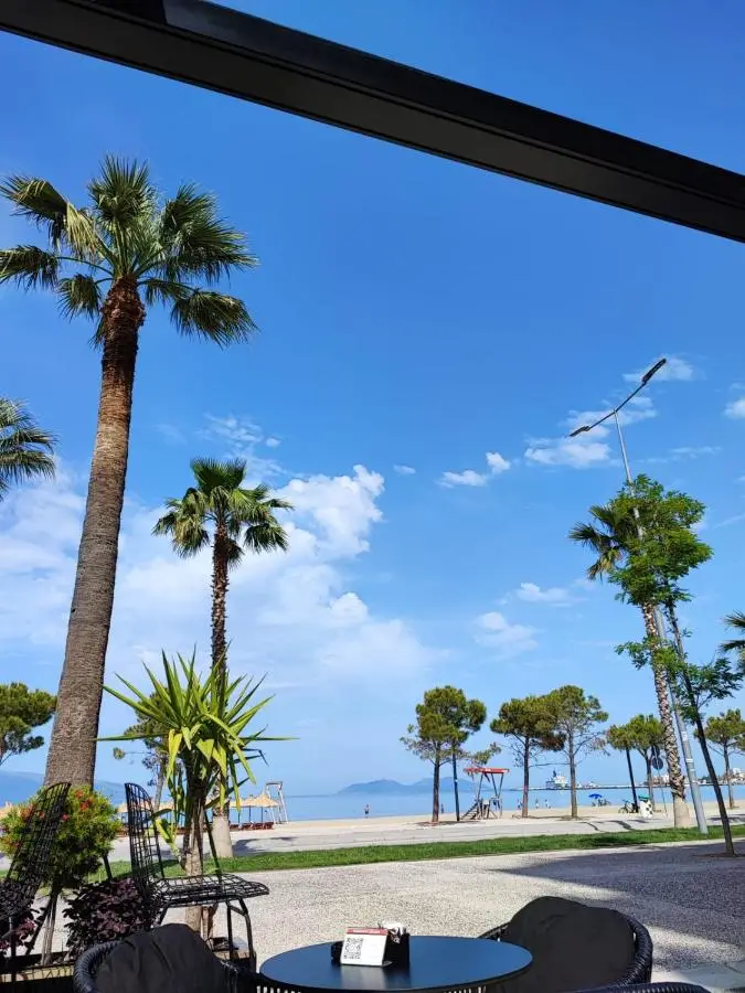 Claud'Io Guess House
