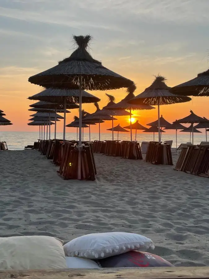 House HoneySand Golem