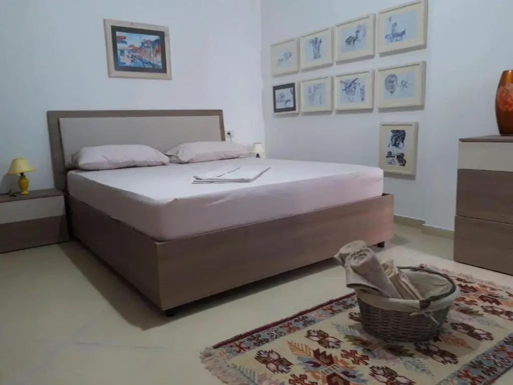 Taste of the mediterranean- Artist 's Apartment