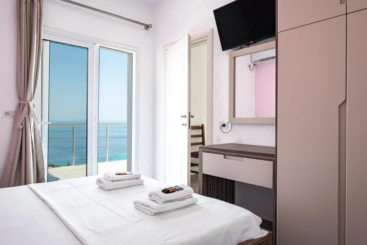 Marachi top floor seaview apartment