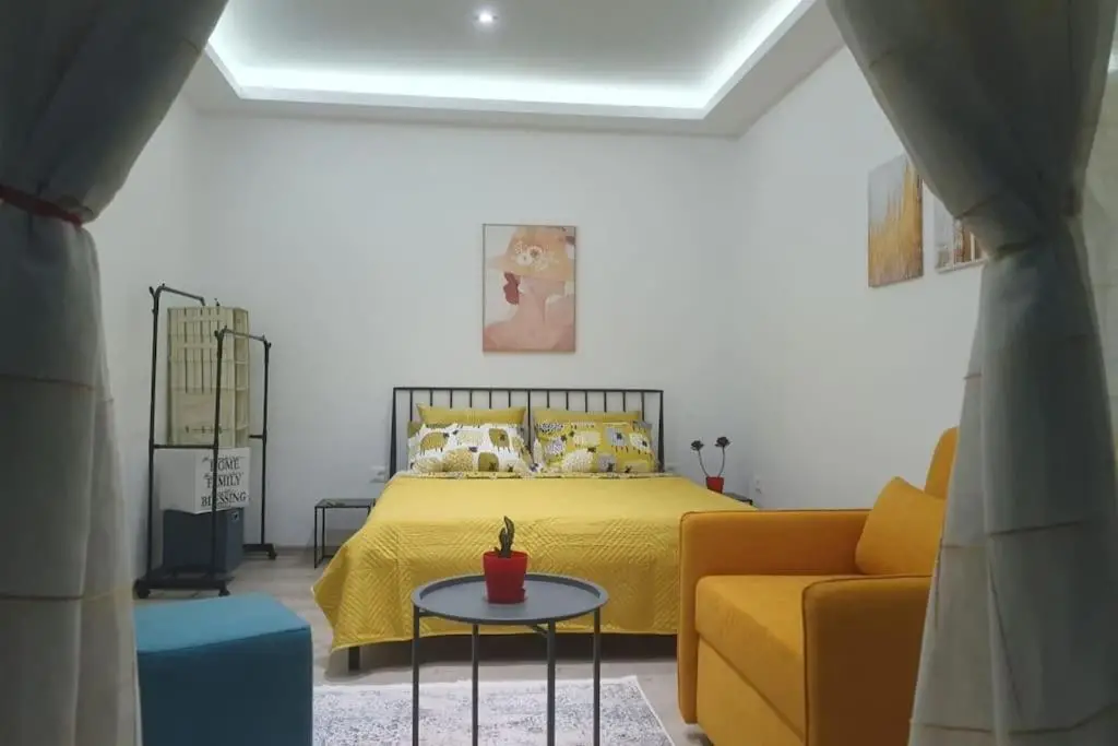 Art Corner Apartment Cozy, Central & Comfy