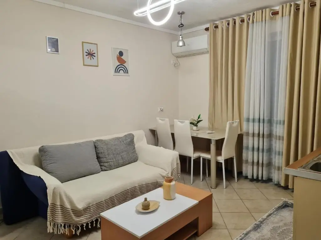 Downtown Boulevard apartment with a cute balcony!