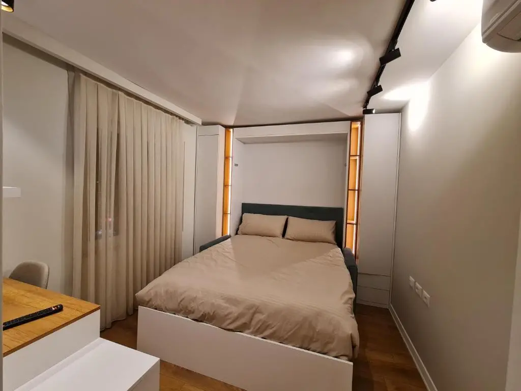 Adore - Modern Studio