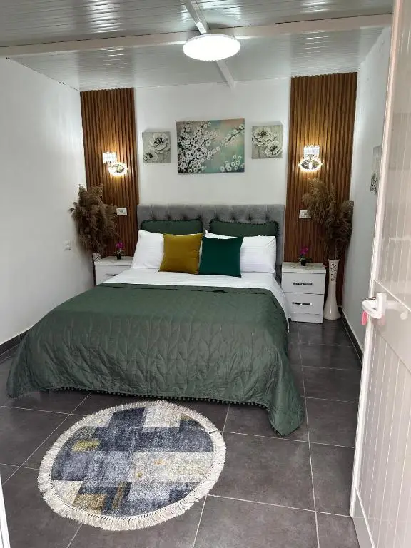 Happy Place Apartment