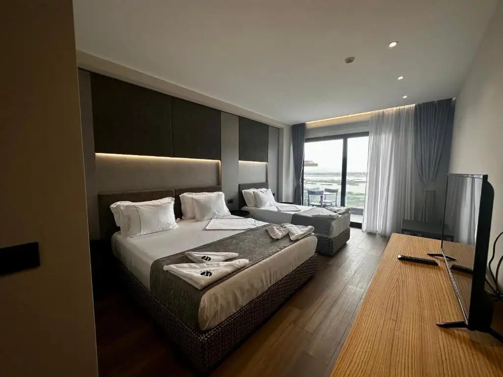 Frojd Kune Resort & Beach Hotel