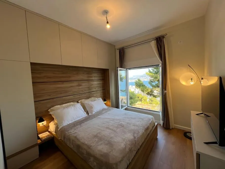 Queen bed with the best view