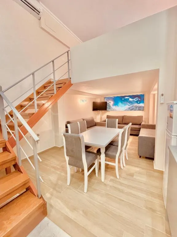 Flors Apartments
