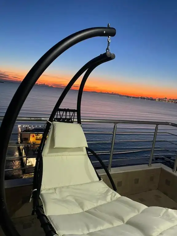 LuxurySeaview Apartment