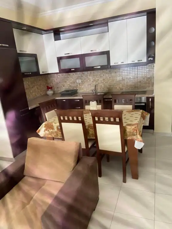 Leonis Apartment