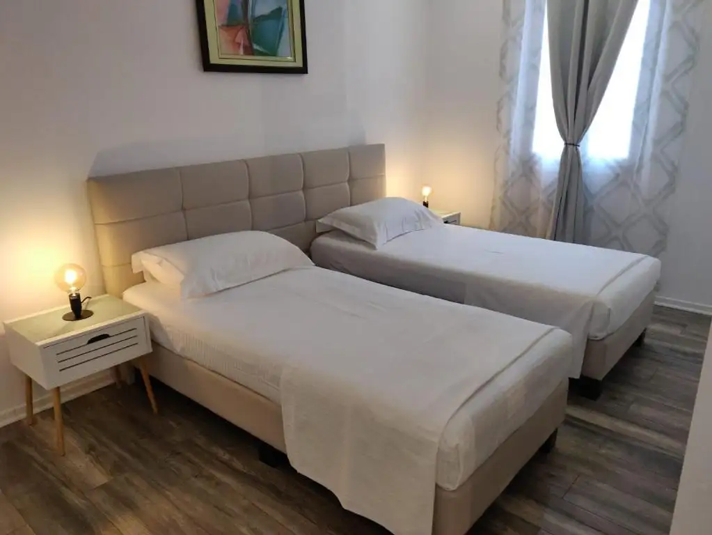 E&A Apartments Guesthouse