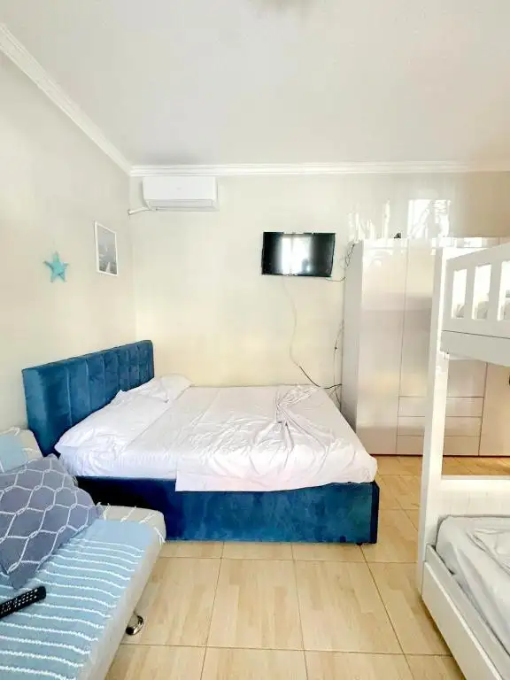 Ground floor Studio in Golem Next to Hotel Flower self check in 100m to beach