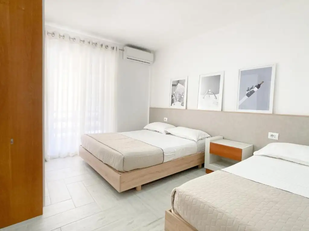 Home by the Sea- 1 minute from the beach