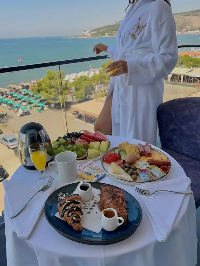 HOTEL BAR RESTORANT YLLI