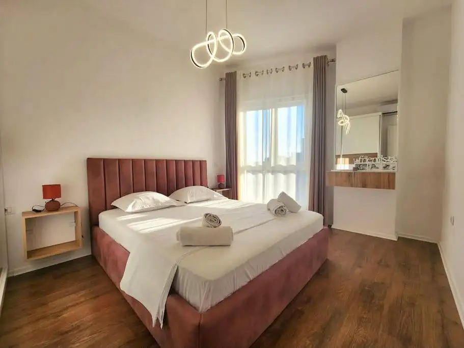 Central Inn Tirana w 24H Self Check In