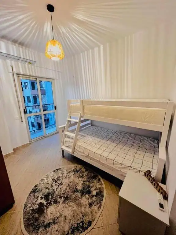 Beachside Apt with 2 Bedrooms