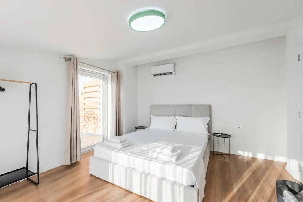 8th Floor Apartments, Golem