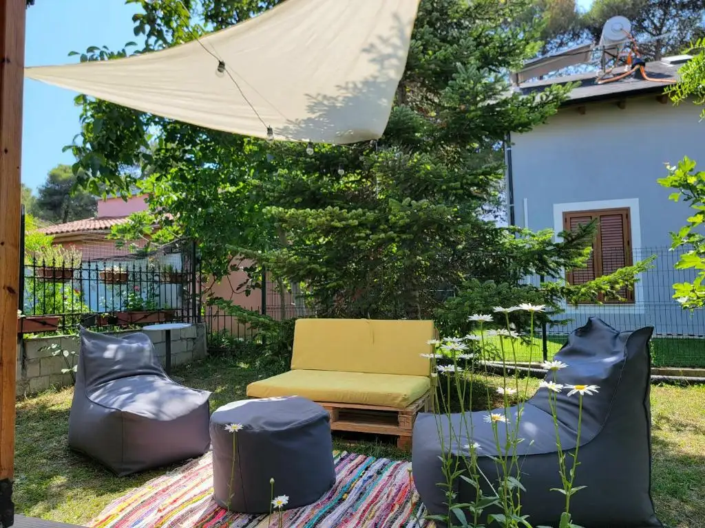 Cozy villa, Golem beach.