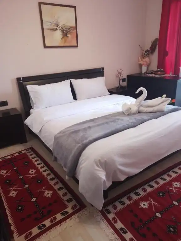 Bora Home Albania me vetshërbim 24 orë pranë Liqenit