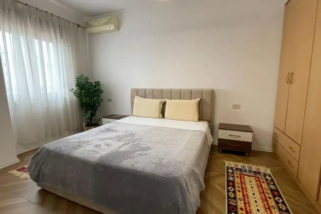 54°Bs Skanderbeg Square