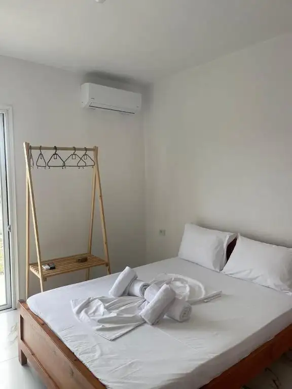 Ambelas Guest Rooms 4