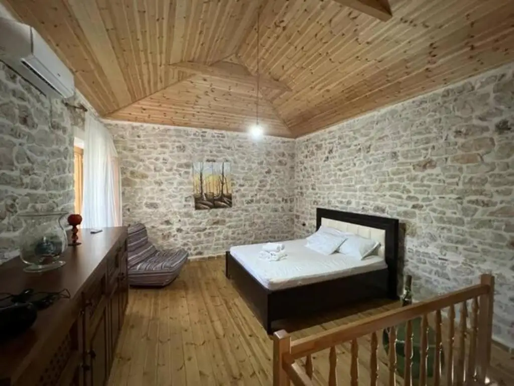 Polyxeni Apartments & Rooms