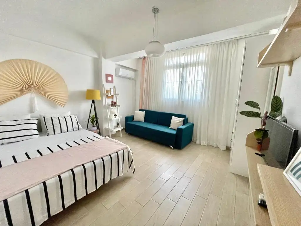 Lola's Apartment