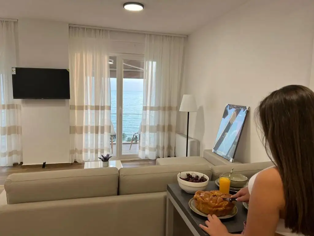 Leo Sweet Home - Shengjin